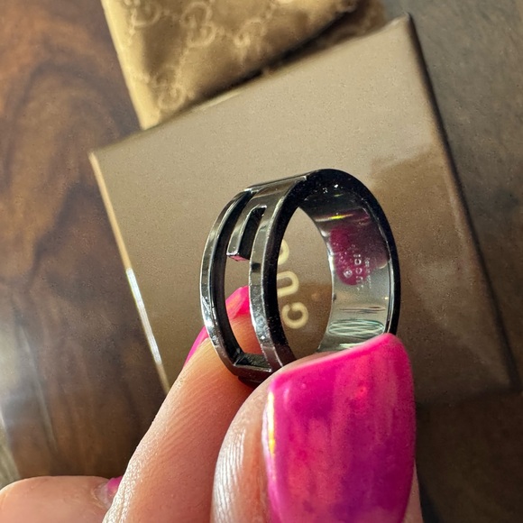 Gucci Cutout Ring G Logo Band Gunmetal - Picture 3 of 5